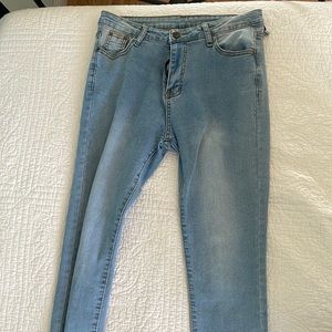 Light wash skinny jeans, with a small rip